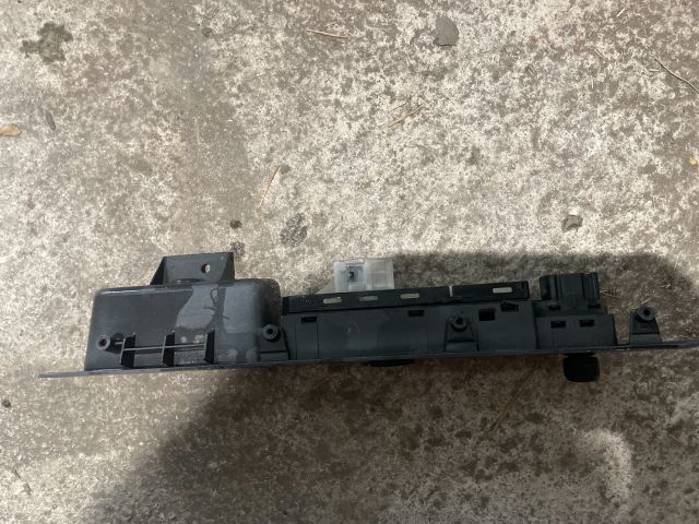 bontott SUZUKI SWIFT III Ablakemelő Kapcsoló Négyes / Kettes