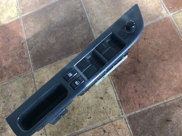 bontott SUZUKI SWIFT III Ablakemelő Kapcsoló Négyes / Kettes