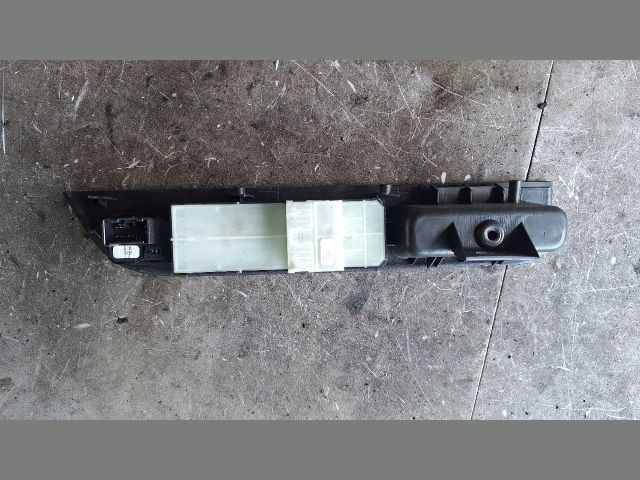 bontott SUZUKI SWIFT III Ablakemelő Kapcsoló Négyes / Kettes