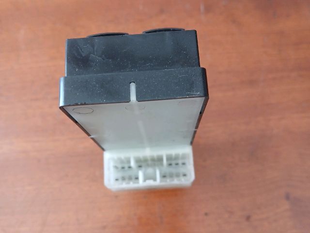 bontott SUZUKI SWIFT III Ablakemelő Kapcsoló Négyes / Kettes