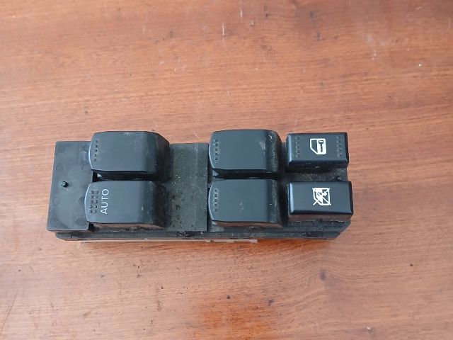 bontott SUZUKI SWIFT III Ablakemelő Kapcsoló Négyes / Kettes