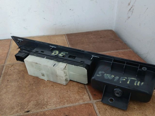 bontott SUZUKI SWIFT III Ablakemelő Kapcsoló Négyes / Kettes