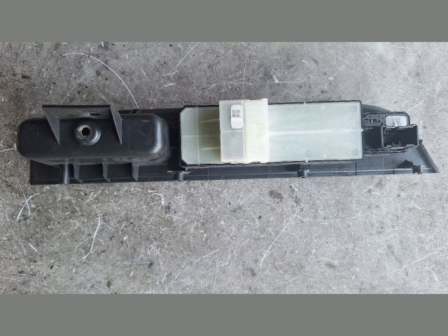 bontott SUZUKI SWIFT III Ablakemelő Kapcsoló Négyes / Kettes