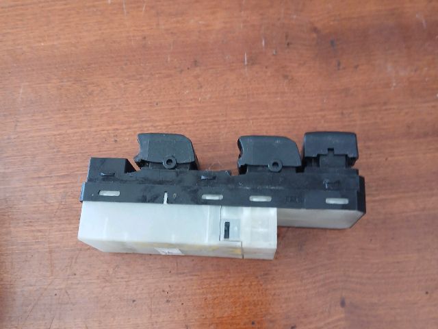 bontott SUZUKI SWIFT III Ablakemelő Kapcsoló Négyes / Kettes