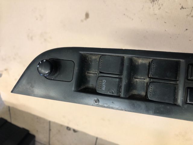 bontott SUZUKI SWIFT III Ablakemelő Kapcsoló Négyes / Kettes