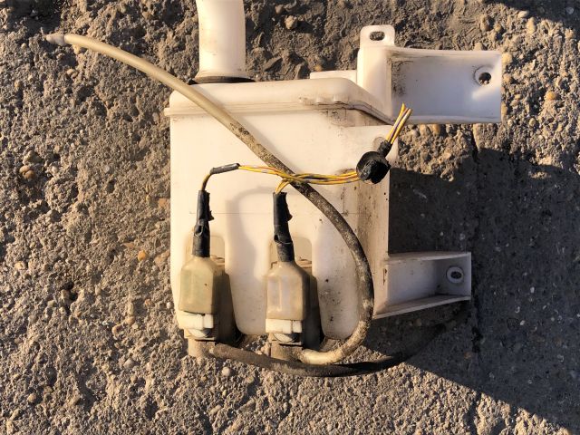 bontott SUZUKI SWIFT III Ablakmosó Tartály