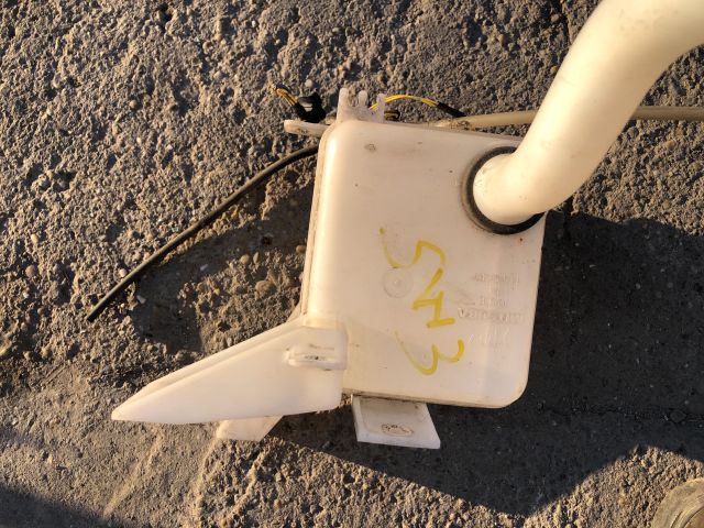 bontott SUZUKI SWIFT III Ablakmosó Tartály