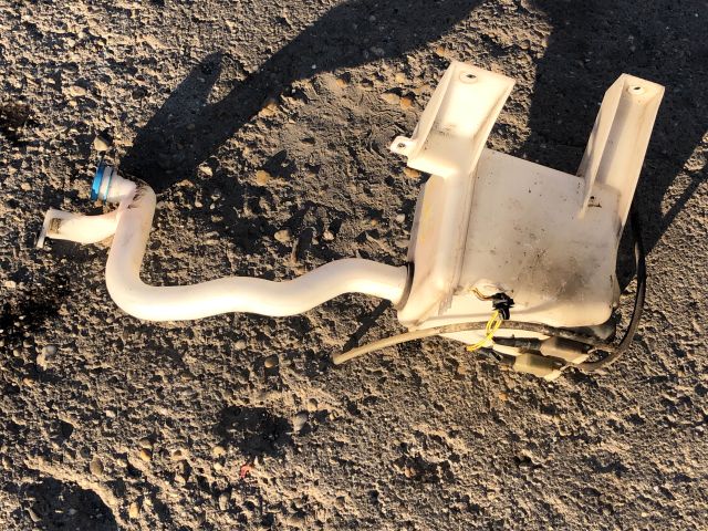 bontott SUZUKI SWIFT III Ablakmosó Tartály