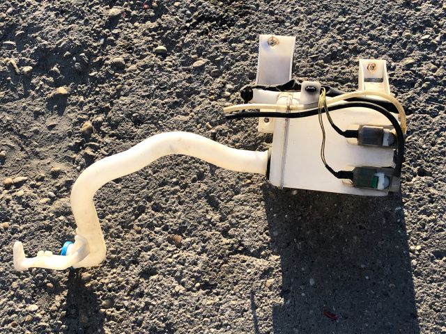 bontott SUZUKI SWIFT III Ablakmosó Tartály