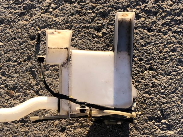 bontott SUZUKI SWIFT III Ablakmosó Tartály