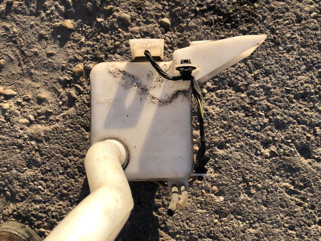 bontott SUZUKI SWIFT III Ablakmosó Tartály