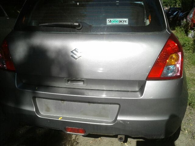 bontott SUZUKI SWIFT III Ablakmosó Tartály