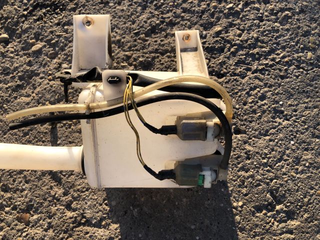 bontott SUZUKI SWIFT III Ablakmosó Tartály