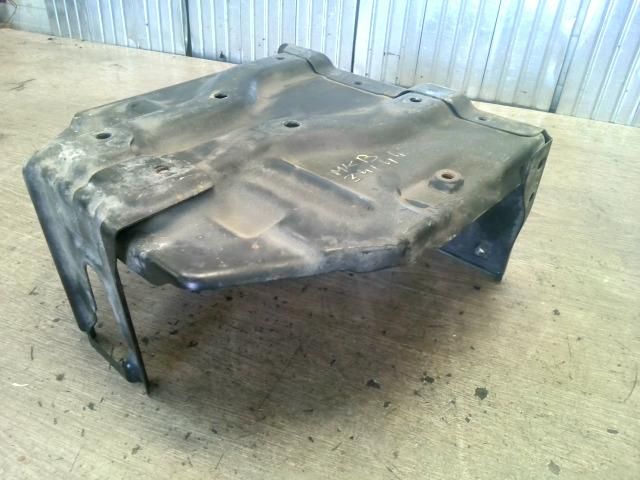 bontott SUZUKI SWIFT III Akkumulátor Tartó