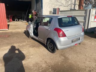 bontott SUZUKI SWIFT III Bal B Oszlop