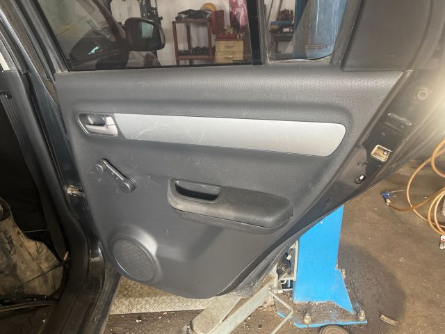 bontott SUZUKI SWIFT III Bal C Oszlop Burkolat