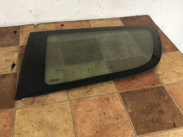 bontott SUZUKI SWIFT III Bal C Oszlop Oldalablak Üveg