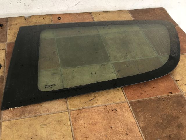 bontott SUZUKI SWIFT III Bal C Oszlop Oldalablak Üveg