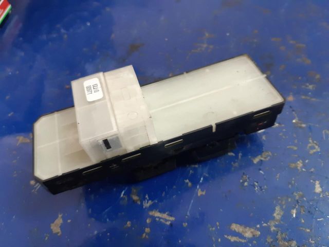 bontott SUZUKI SWIFT III Bal első Ablakemelő Kapcsoló