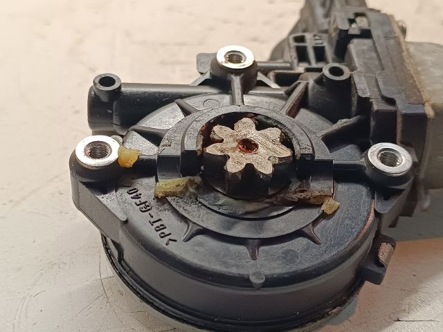 bontott SUZUKI SWIFT III Bal első Ablakemelő Motor