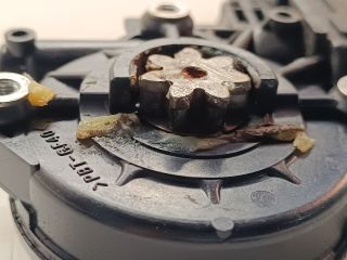 bontott SUZUKI SWIFT III Bal első Ablakemelő Motor