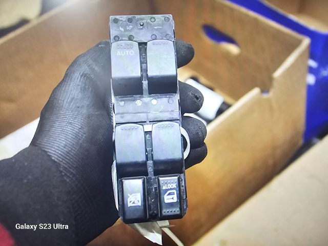 bontott SUZUKI SWIFT III Bal első Ablakemelő Szerkezet (Elektromos)