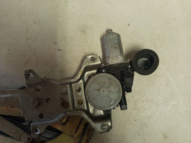 bontott SUZUKI SWIFT III Bal első Ablakemelő Szerkezet (Elektromos)