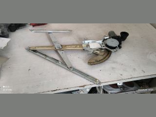 bontott SUZUKI SWIFT III Bal első Ablakemelő Szerkezet (Elektromos)