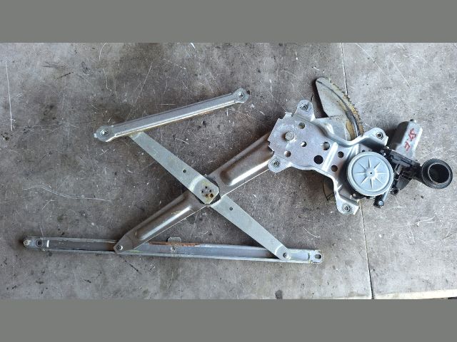 bontott SUZUKI SWIFT III Bal első Ablakemelő Szerkezet (Elektromos)