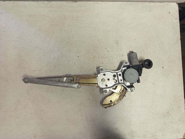 bontott SUZUKI SWIFT III Bal első Ablakemelő Szerkezet (Elektromos)