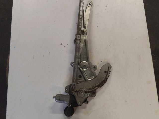 bontott SUZUKI SWIFT III Bal első Ablakemelő Szerkezet (Elektromos)