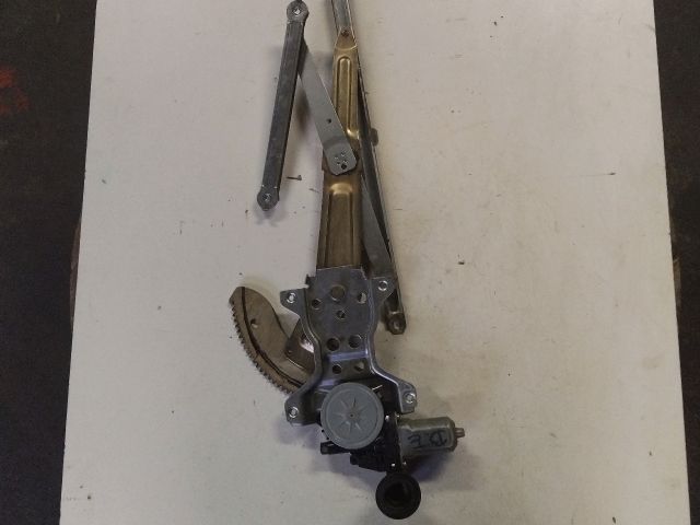 bontott SUZUKI SWIFT III Bal első Ablakemelő Szerkezet (Elektromos)