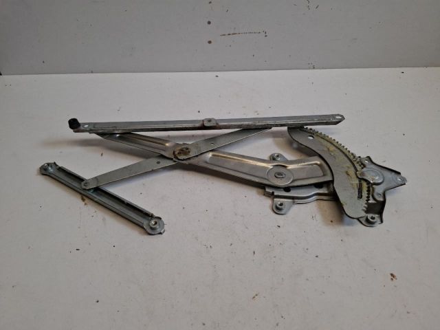 bontott SUZUKI SWIFT III Bal első Ablakemelő Szerkezet (Elektromos)