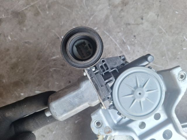 bontott SUZUKI SWIFT III Bal első Ablakemelő Szerkezet (Elektromos)