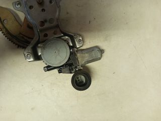 bontott SUZUKI SWIFT III Bal első Ablakemelő Szerkezet (Elektromos)