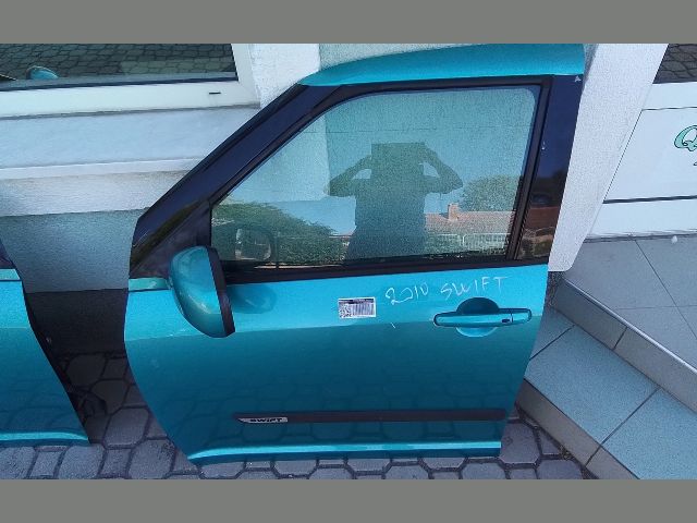 bontott SUZUKI SWIFT III Bal első Ajtó (Részeivel)