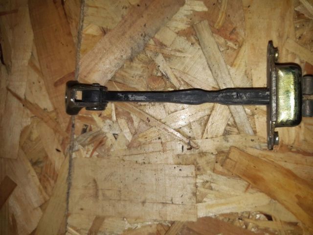 bontott SUZUKI SWIFT III Bal első Ajtóhatároló