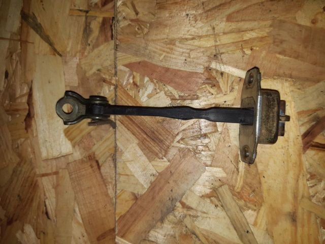 bontott SUZUKI SWIFT III Bal első Ajtóhatároló