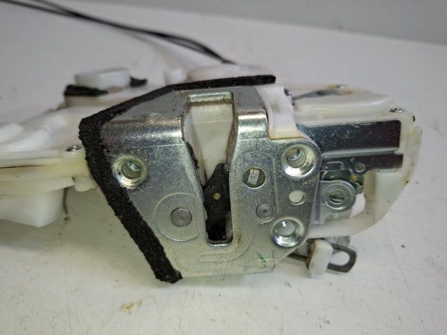 bontott SUZUKI SWIFT III Bal első Ajtózár