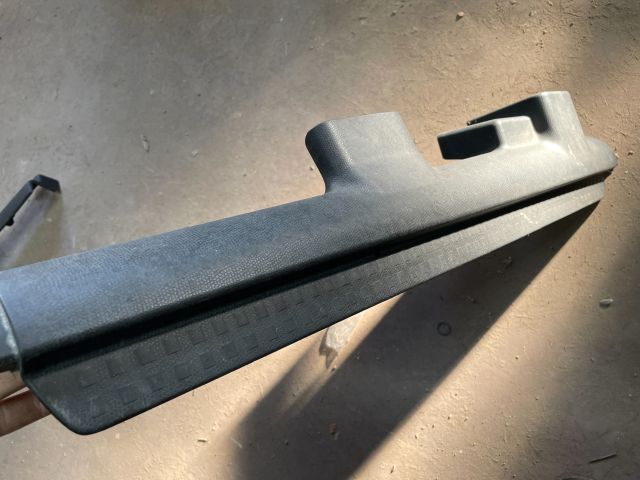 bontott SUZUKI SWIFT III Bal első Belső Küszöb Burkolat