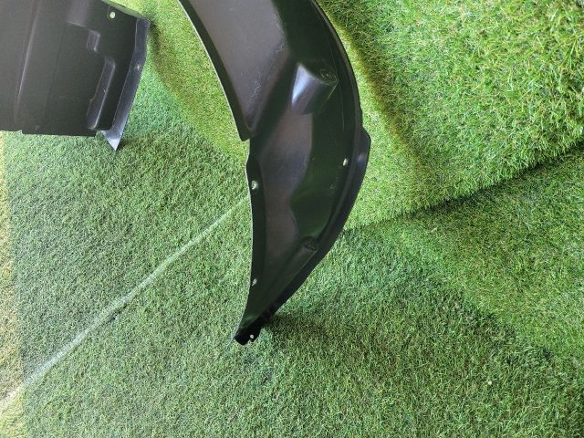 bontott SUZUKI SWIFT III Bal első Dobbetét (Kerékjárati, Műanyag)