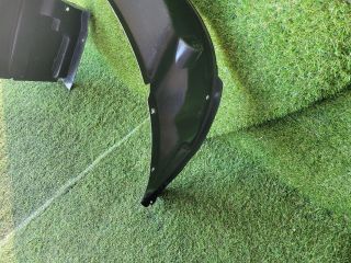 bontott SUZUKI SWIFT III Bal első Dobbetét (Kerékjárati, Műanyag)