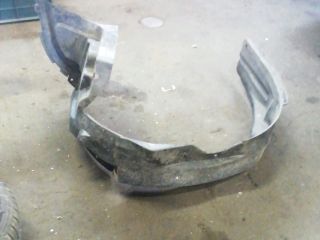 bontott SUZUKI SWIFT III Bal első Dobbetét (Kerékjárati, Műanyag)