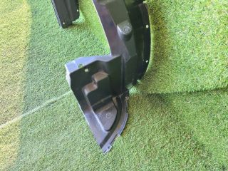 bontott SUZUKI SWIFT III Bal első Dobbetét (Kerékjárati, Műanyag)