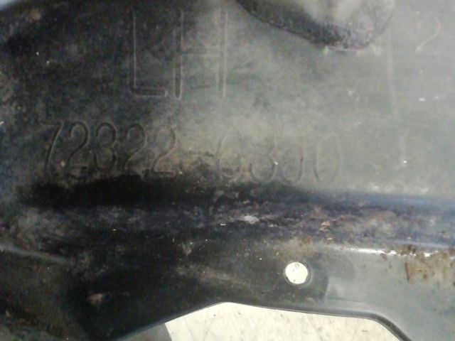 bontott SUZUKI SWIFT III Bal első Dobbetét (Kerékjárati, Műanyag)