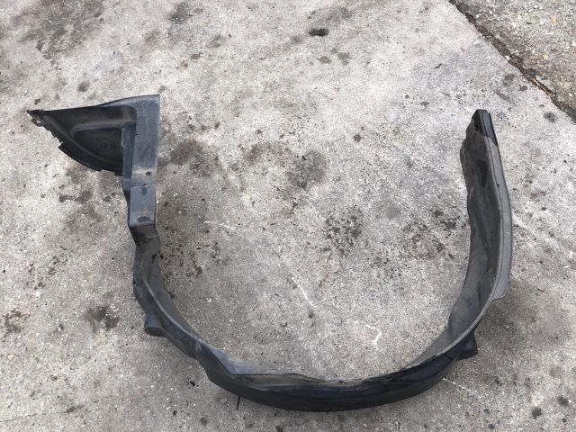 bontott SUZUKI SWIFT III Bal első Dobbetét (Kerékjárati, Műanyag)