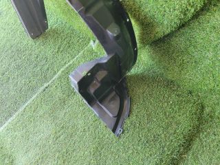 bontott SUZUKI SWIFT III Bal első Dobbetét (Kerékjárati, Műanyag)