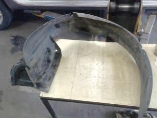 bontott SUZUKI SWIFT III Bal első Dobbetét (Kerékjárati, Műanyag)