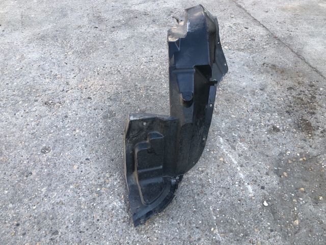 bontott SUZUKI SWIFT III Bal első Dobbetét (Kerékjárati, Műanyag)