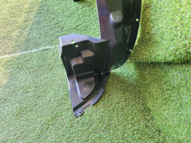 bontott SUZUKI SWIFT III Bal első Dobbetét (Kerékjárati, Műanyag)